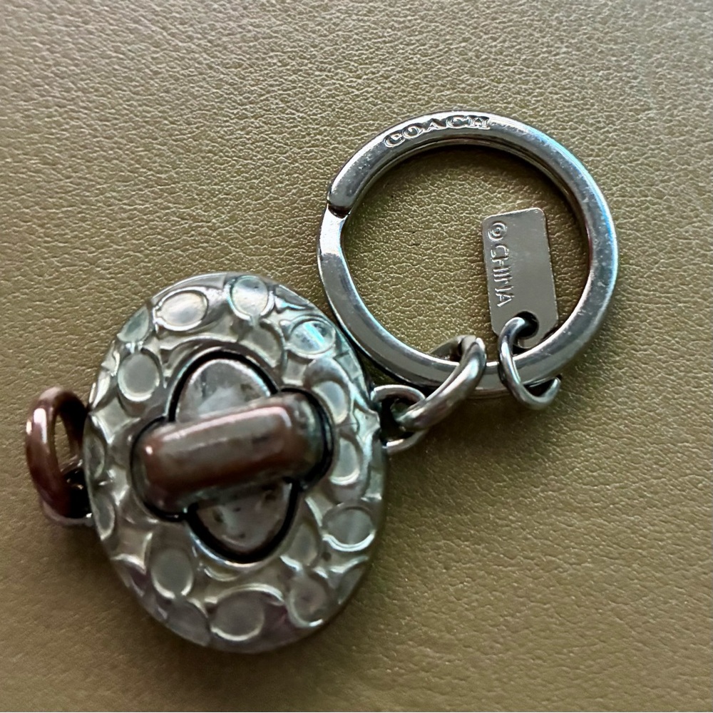 COACH Pre-Owned/Loved Classic Silver Logo Valet Key Chain/Fob, GUC! - Picture 2 of 6